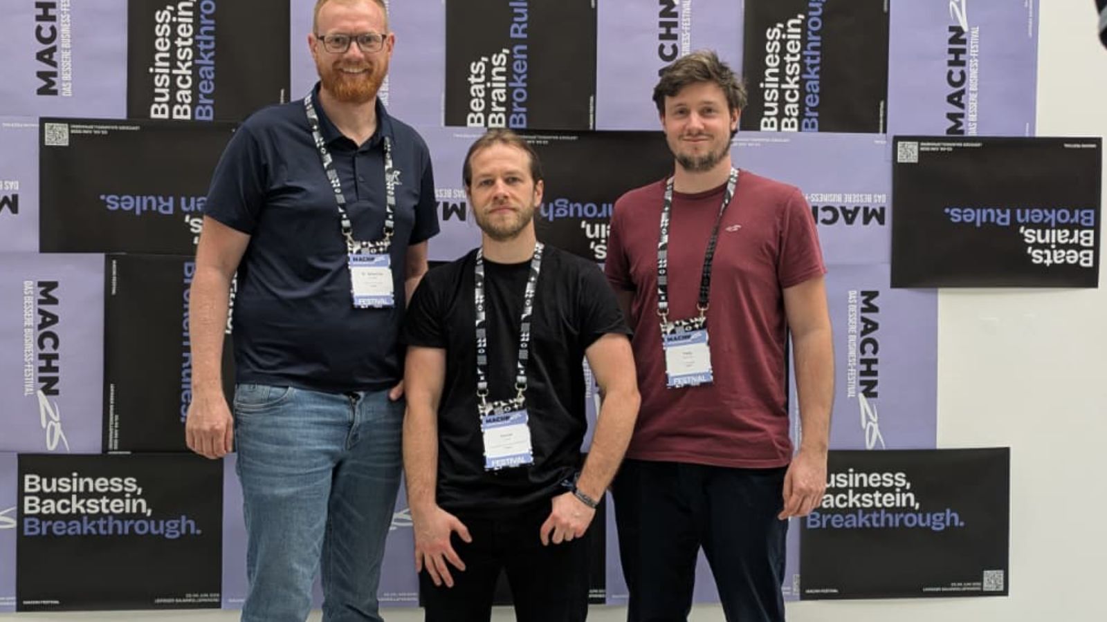 Gründerteam der Implix GmbH bei der Arbeit in Zwickau